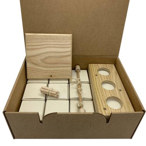 NAOTY - Coffret mangeoire naturelle et cubes Oiseaux du ciel (x12) – 1525 g